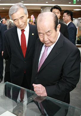 외부 손님 전시 관람