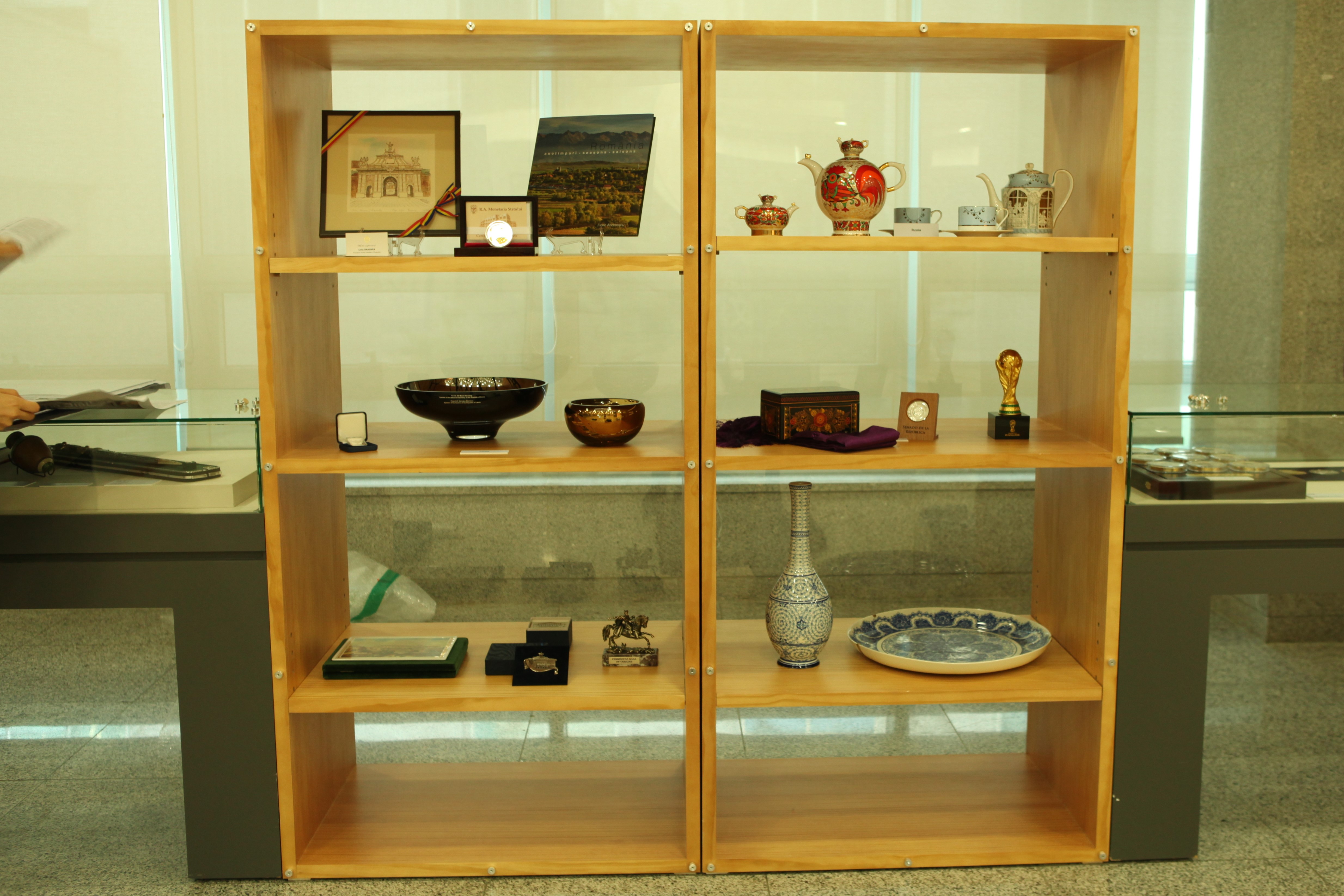 주제전시2_국회의장 재임 당시 받은 선물류(2)