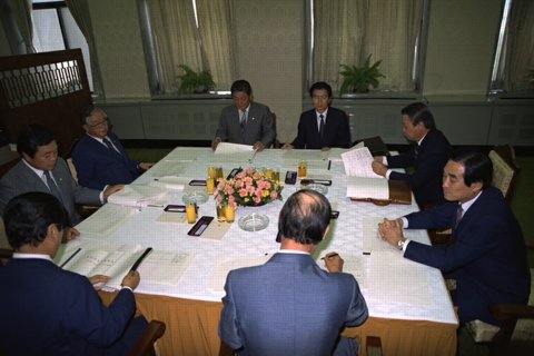 8인 정치회담(제20차회의)(합의개헌안 서명) 사진