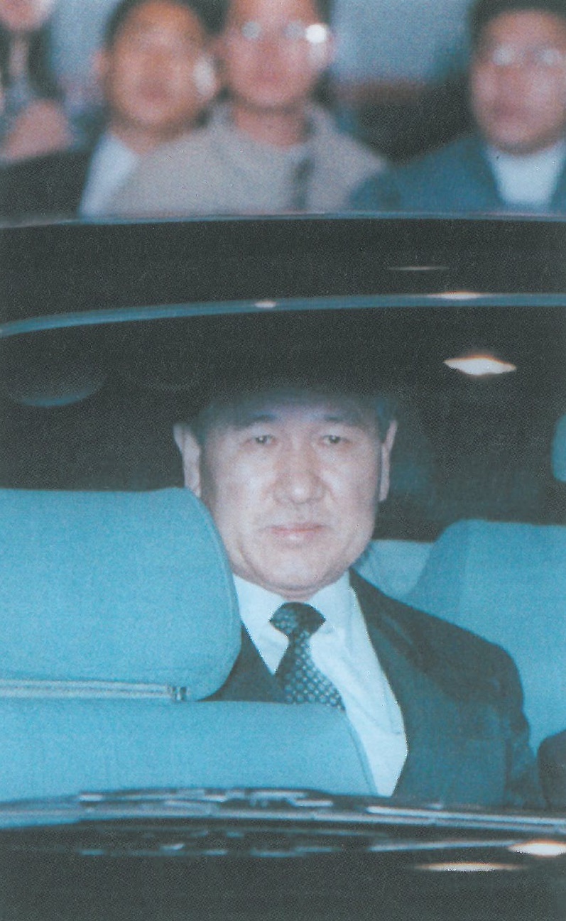 구속되는 노태우 전 대통령 사진