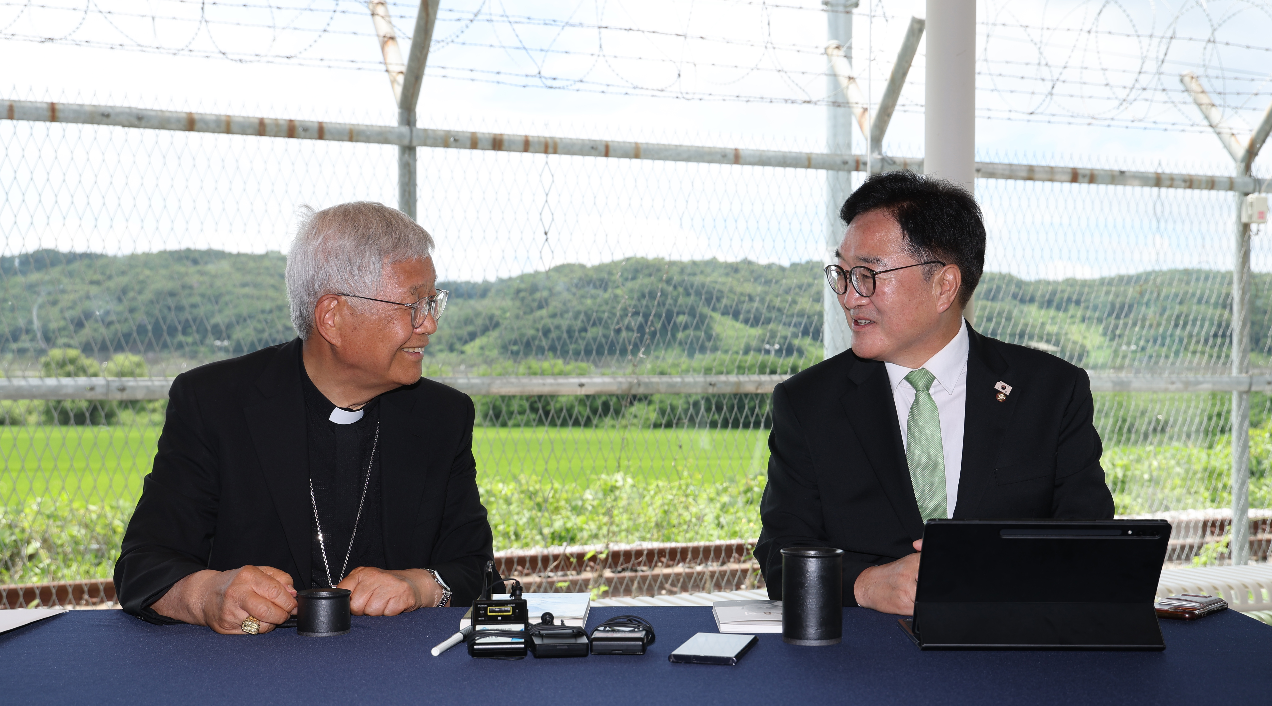 유흥식 추기경-우원식 국회의장 임진각 평화대담