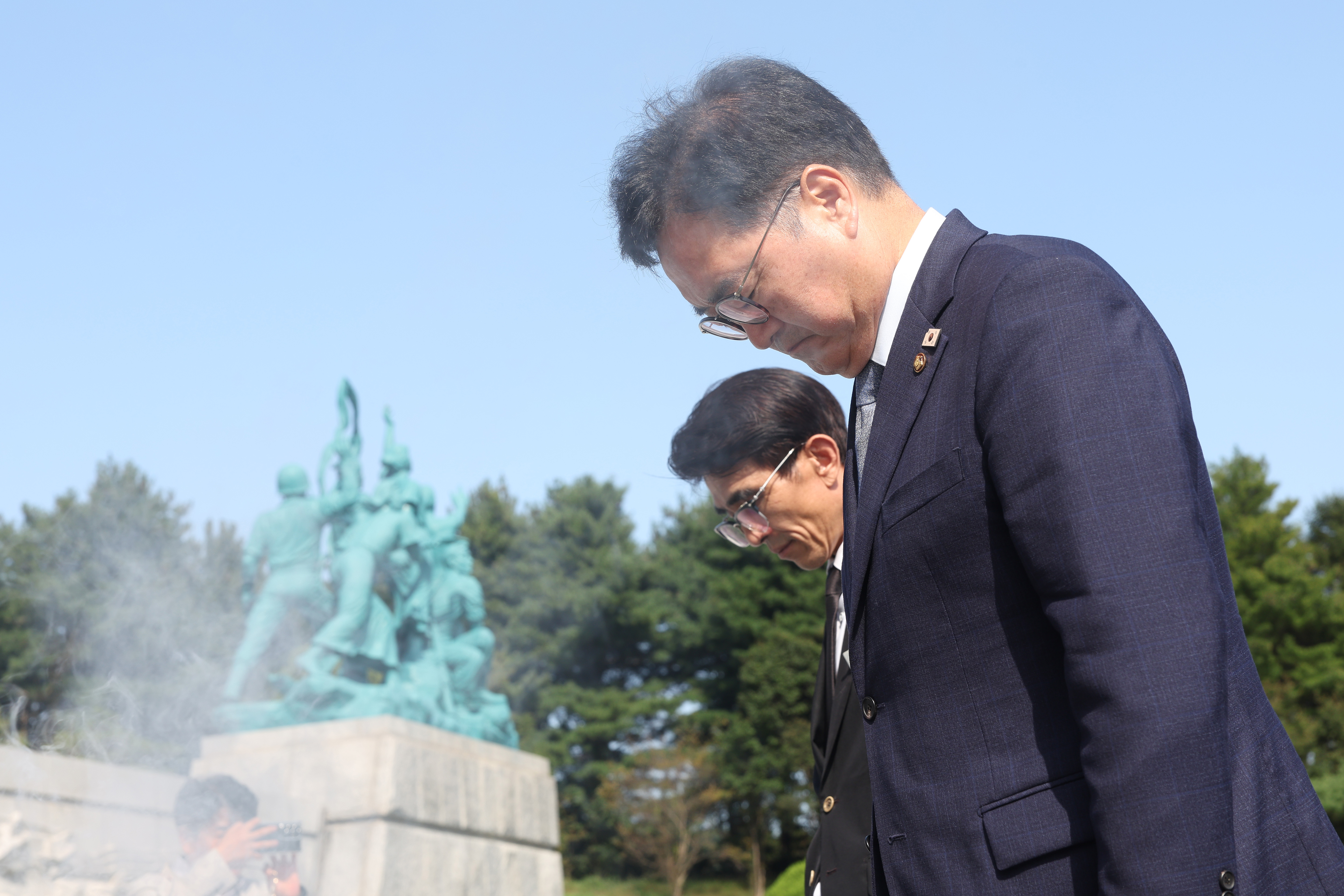 우원식 국회의장 대전 방문 - 국립대전현충원 현충탑 및 홍범도장군 묘역 참배