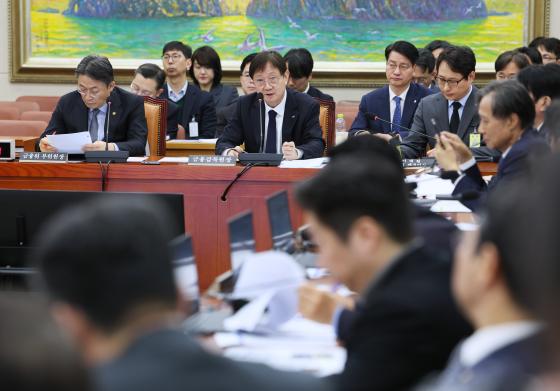 정무위원회 전체회의